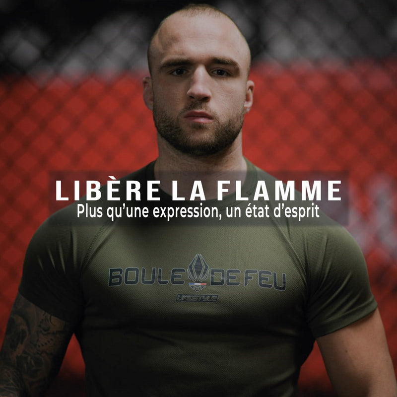 T-shirt ORIGINS de la marque Boule de Feu représentant le dépassement de soi, la détermination et la combativité, inspiré par l'esprit de la Légion étrangère, idéal comme cadeau de Noël