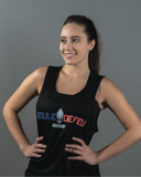 Femme souriante portant le débardeur Blaze Boule de Feu noir synthétique avec logo bleu blanc rouge de face