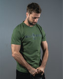 homme portant un t-shirt Boule de Feu Origin vert olive coton biologique vue profil