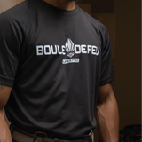 T-shirt Tactical Saban Boule de Feu noir porté en condition sportive avec logo lifestyle performance et esprit militaire